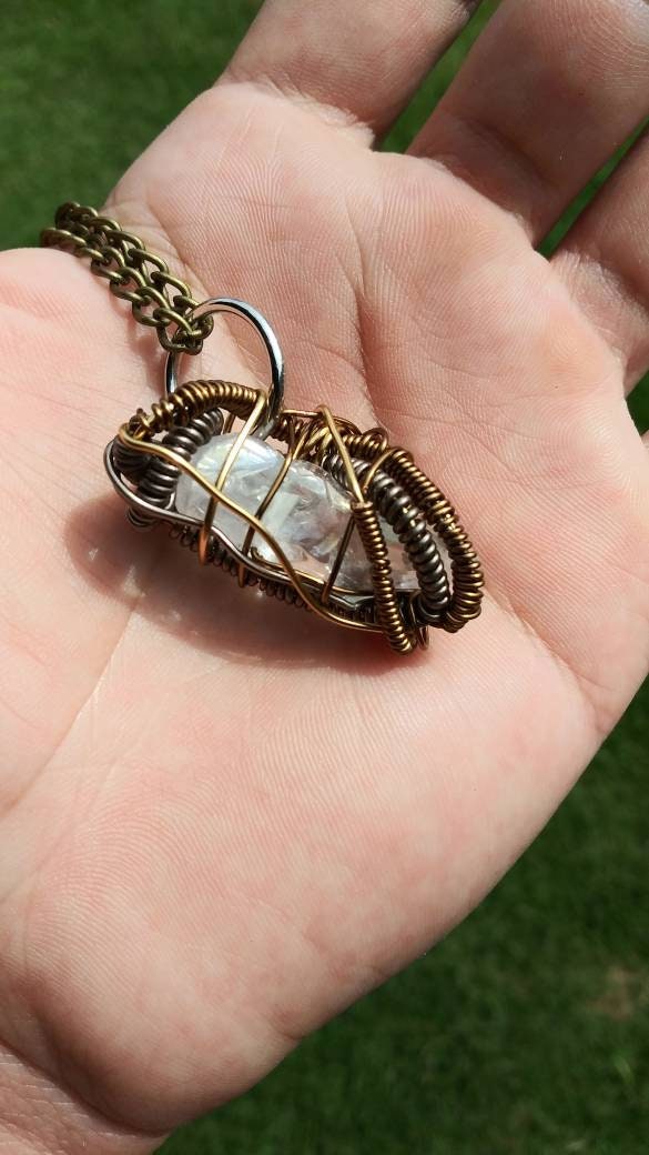 Crystal Bites. Quartz necklace. Made by Eyesthatburnthemind.