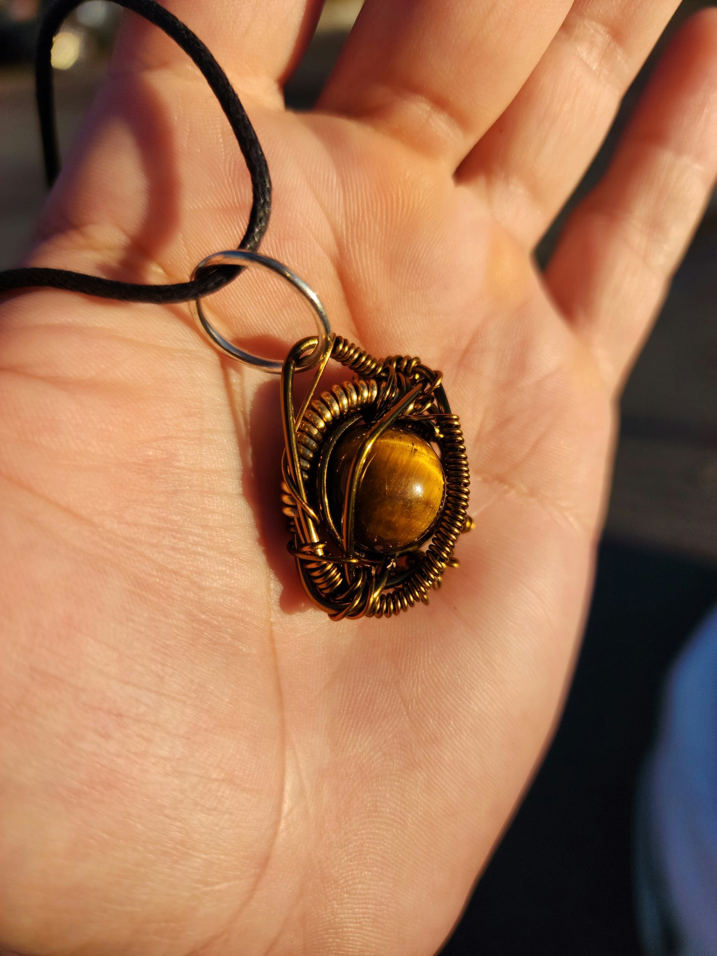 Primordial Vision. Golden Tigers necklace. Made by Eyesthatburnthemind.