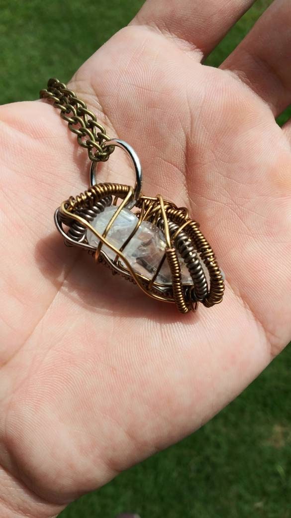 Crystal Bites. Quartz necklace. Made by Eyesthatburnthemind.