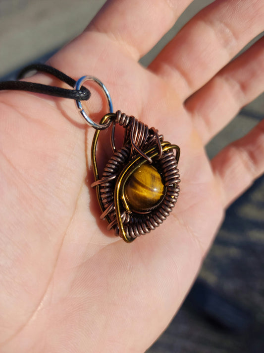 Primordial Vision. Tigers Eye necklace. Made by Eyesthatburnthemind.